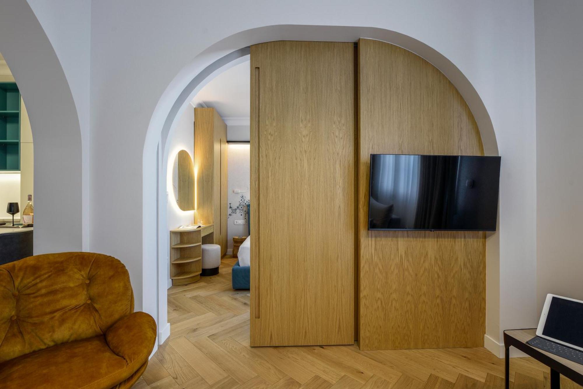 Queen Apartment Thessaloniki By Luxlikehome Bagian luar foto