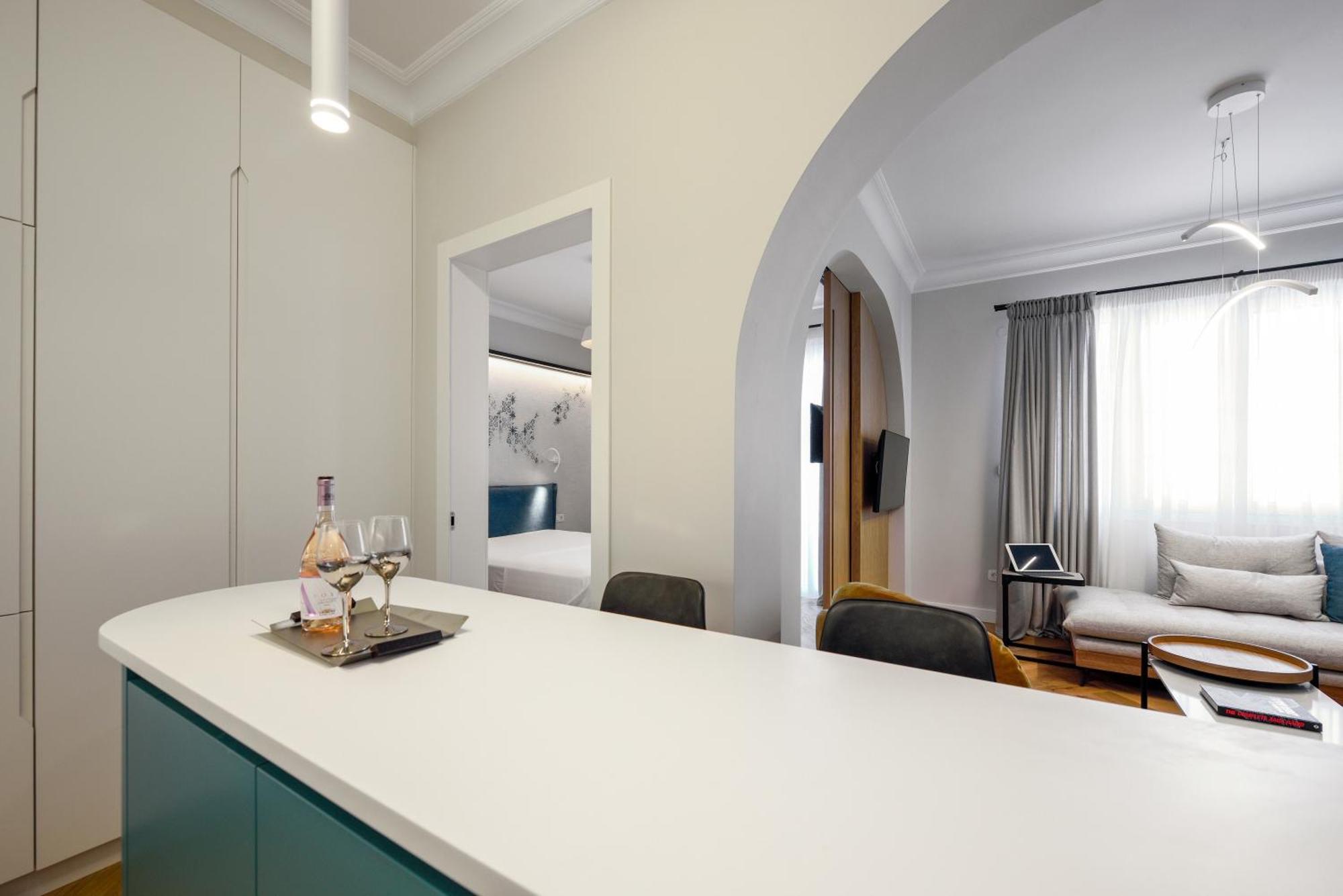 Queen Apartment Thessaloniki By Luxlikehome Bagian luar foto