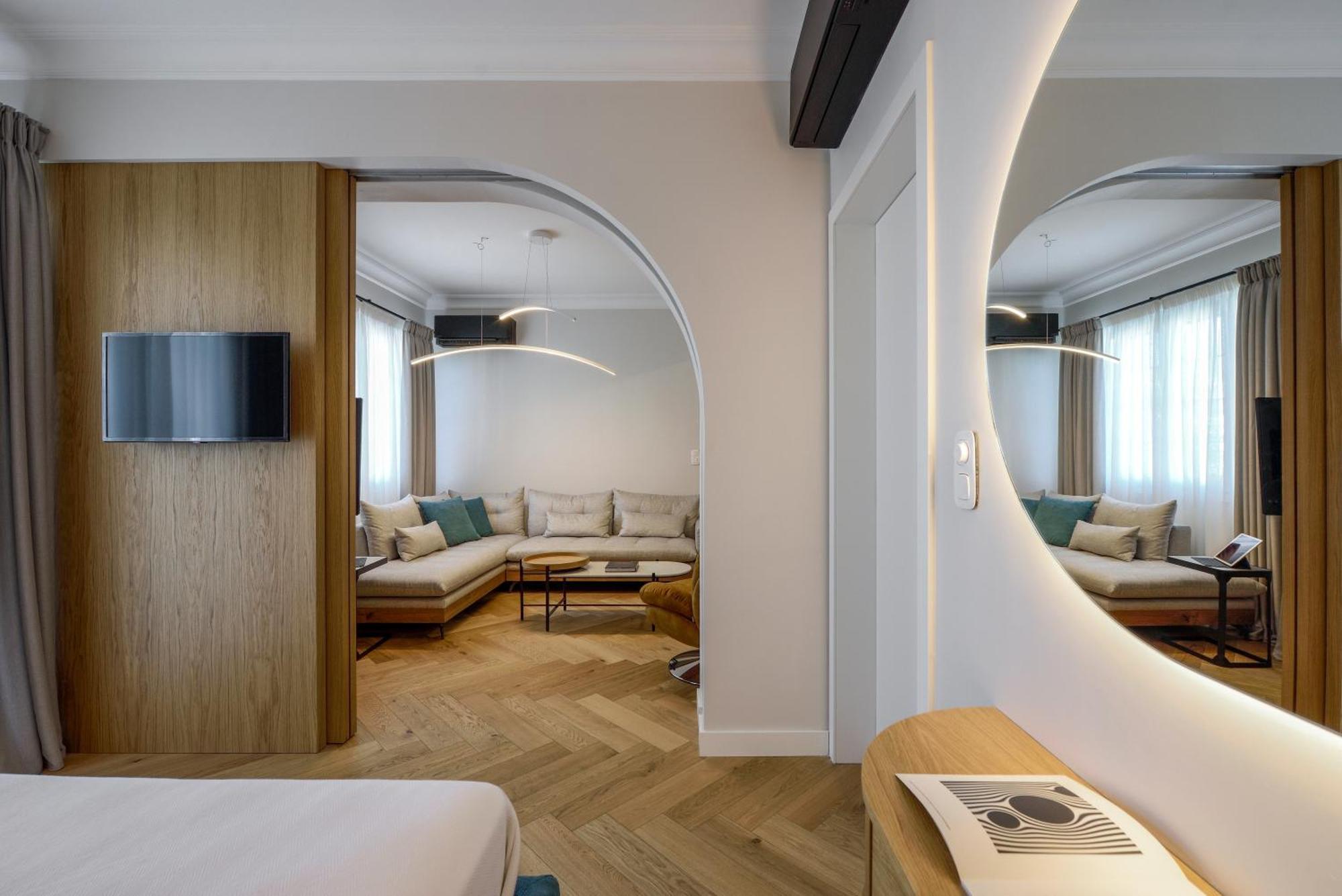 Queen Apartment Thessaloniki By Luxlikehome Bagian luar foto
