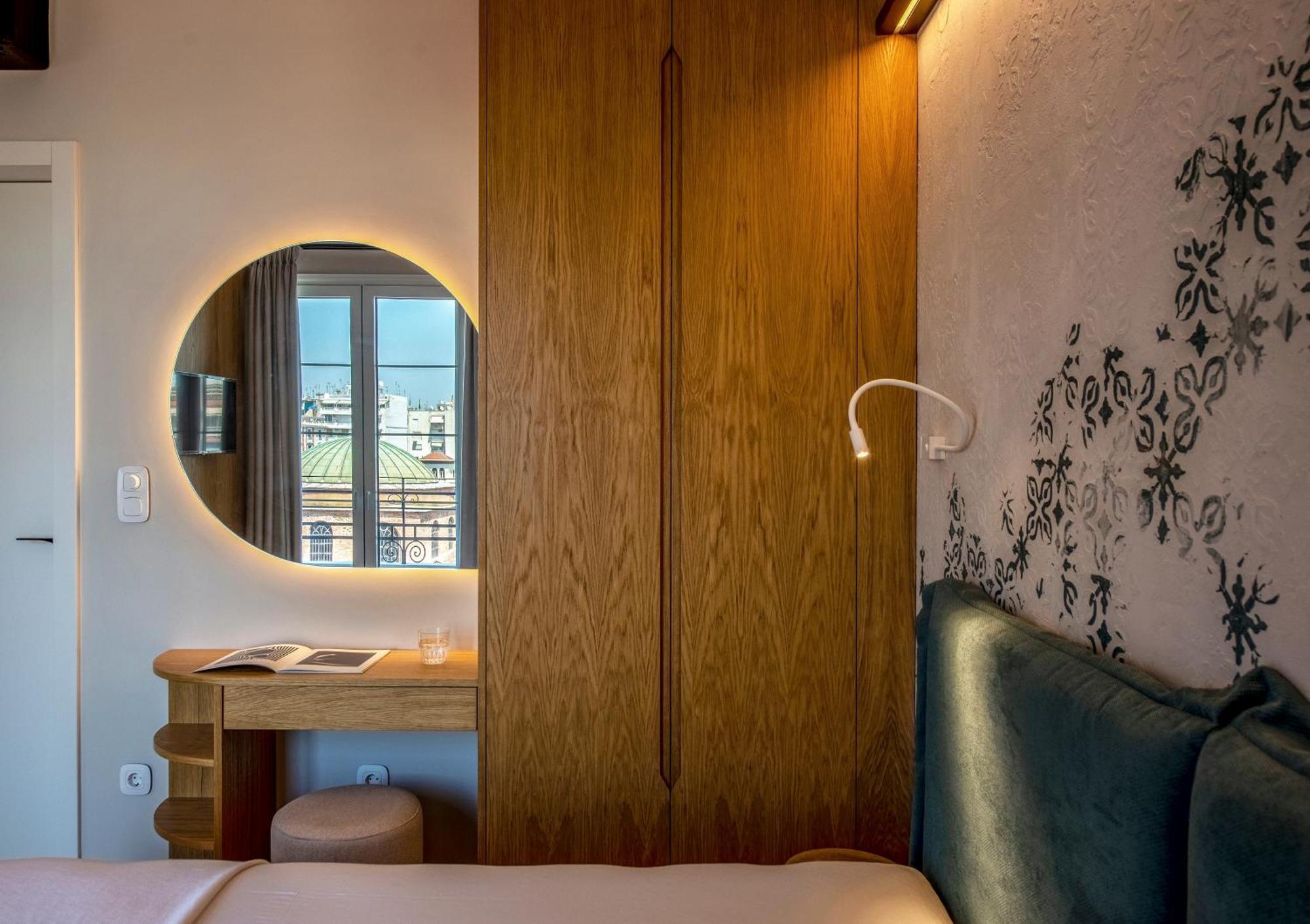 Queen Apartment Thessaloniki By Luxlikehome Bagian luar foto