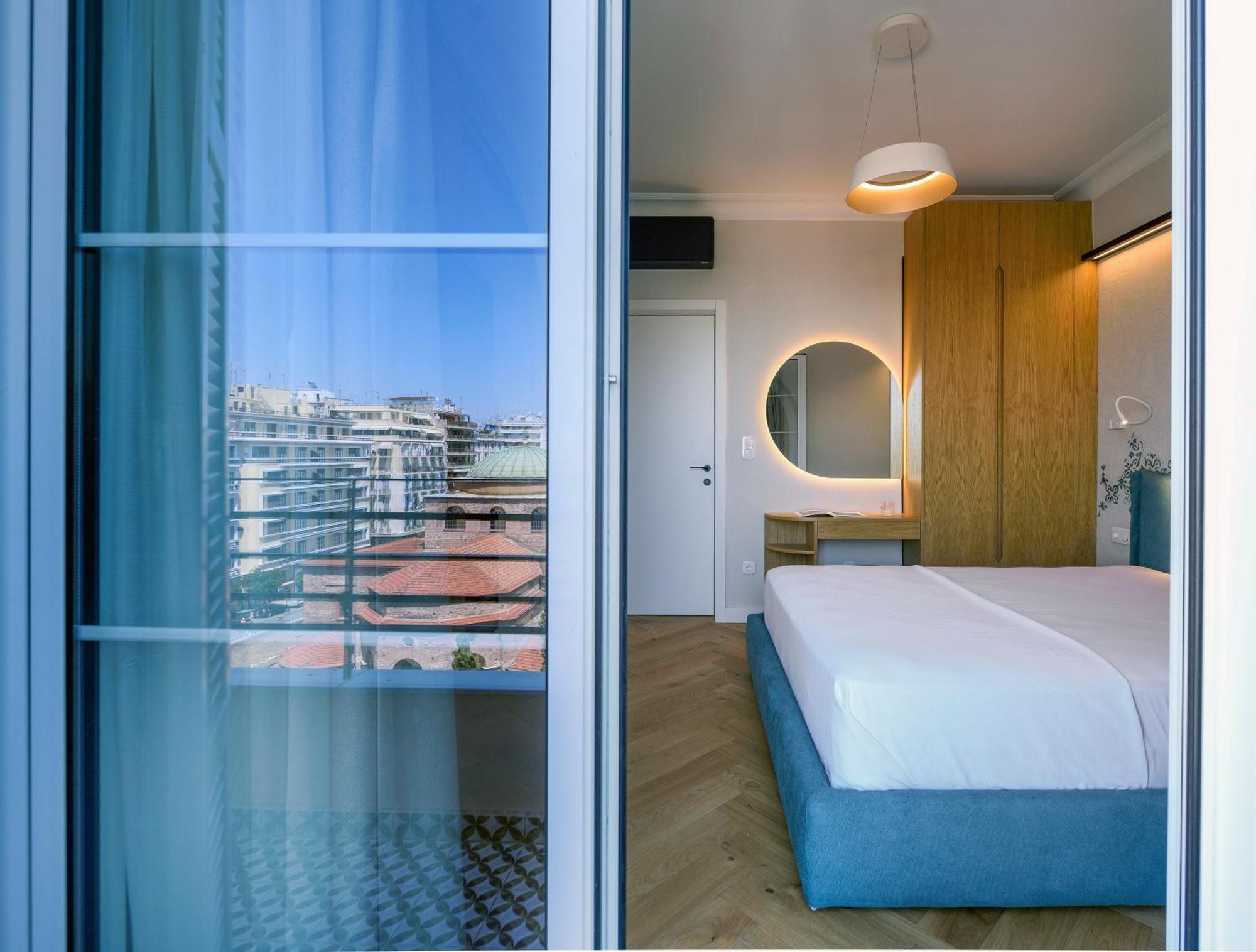 Queen Apartment Thessaloniki By Luxlikehome Bagian luar foto