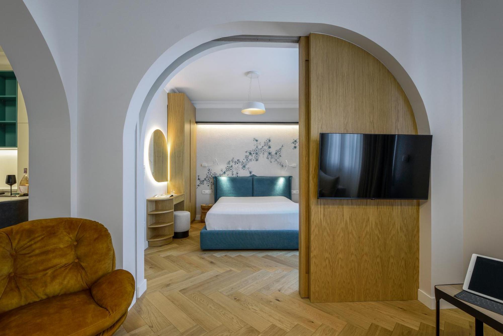 Queen Apartment Thessaloniki By Luxlikehome Bagian luar foto