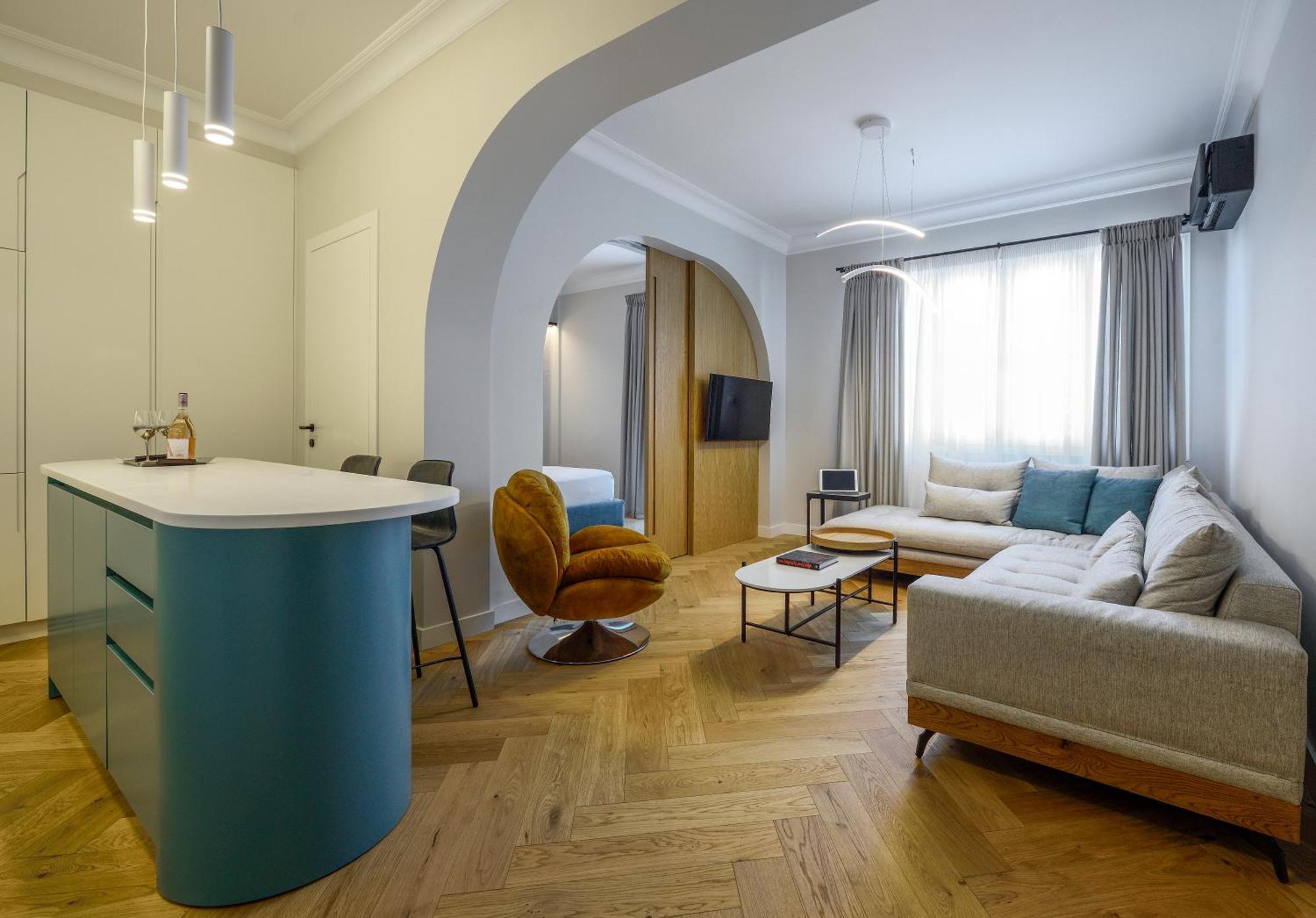 Queen Apartment Thessaloniki By Luxlikehome Bagian luar foto