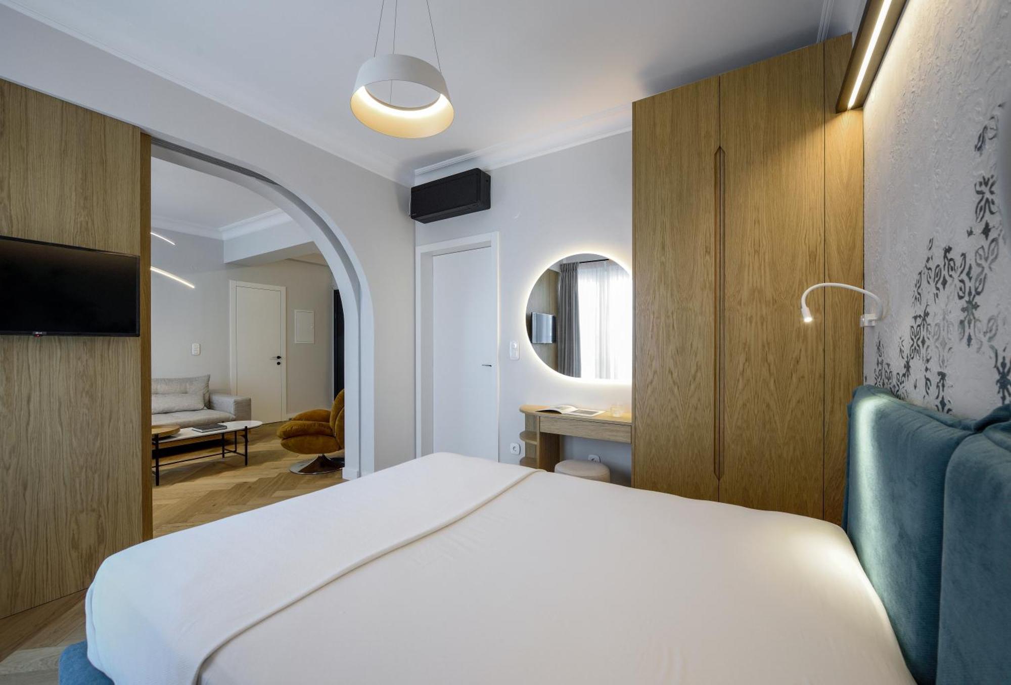 Queen Apartment Thessaloniki By Luxlikehome Bagian luar foto