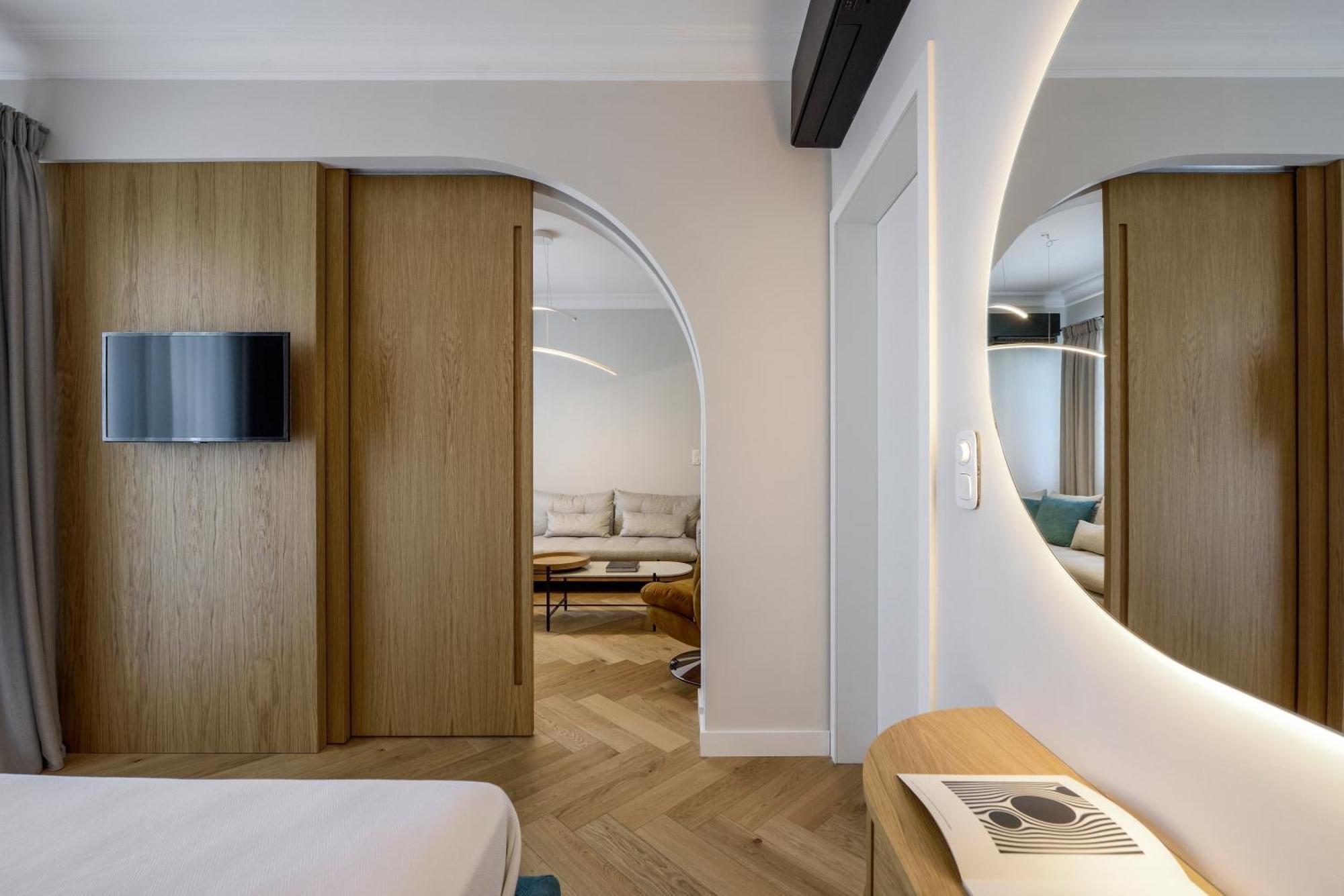 Queen Apartment Thessaloniki By Luxlikehome Bagian luar foto