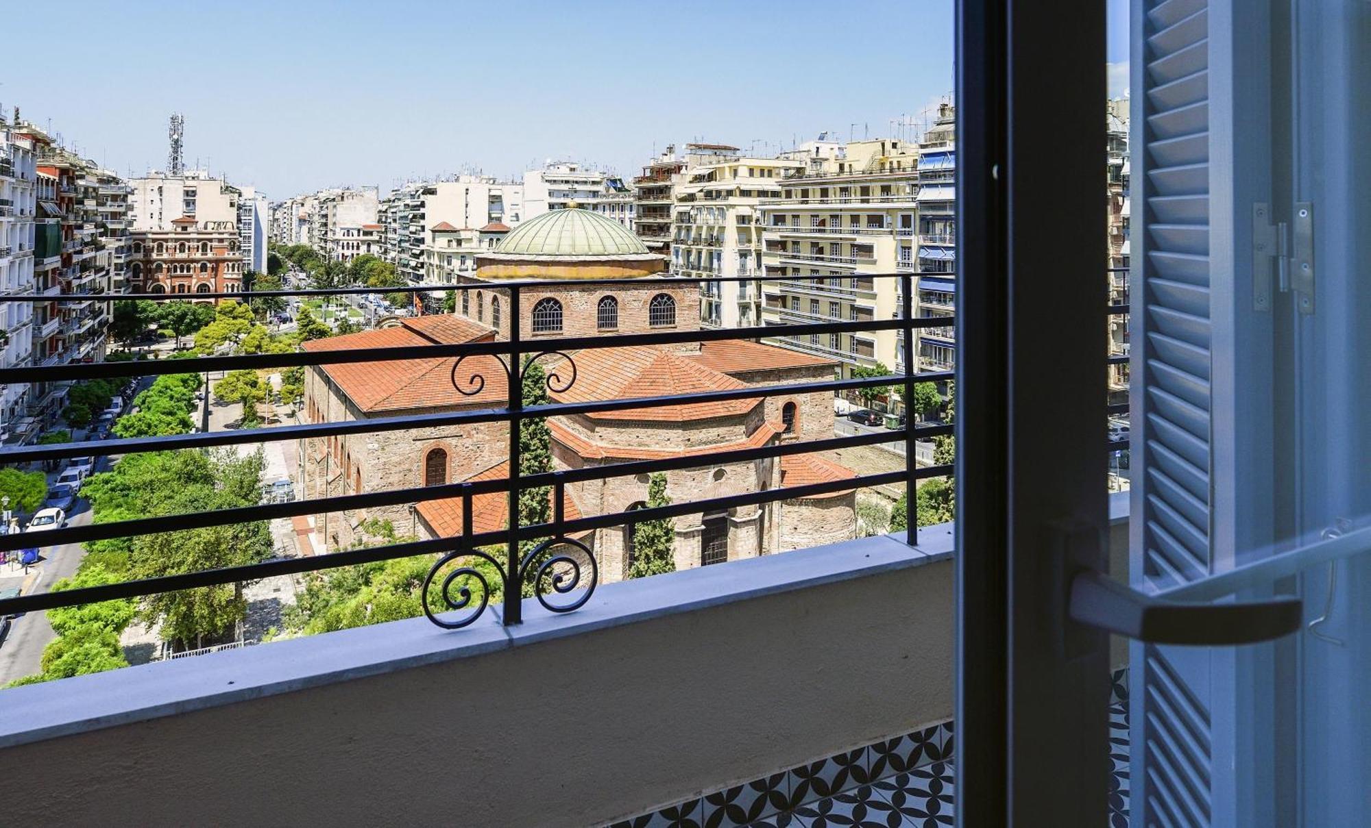 Queen Apartment Thessaloniki By Luxlikehome Bagian luar foto